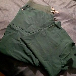 Amazon Green FIONLITE Figs Scrub Set